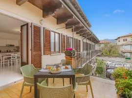 Petalo Bianco 100m from lake - Happy Rentals