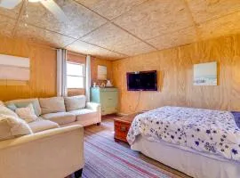 Hike, Ski and Golf Water-View Lake Winola Retreat!