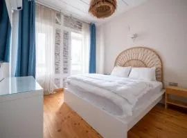 MINIQ HOMES 101 - Near Sea Foça Center 2BR Historic Stone House