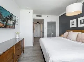 Contemporary King Studio in Coconut Grove includes Parking