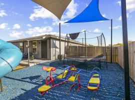 about 6 Mi to Waco Newly Constructed Family Home，位于Bellmead的酒店