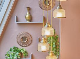 Opp Sally Lunns Sleeps 10 Spacious Maisonette，位于巴斯的酒店