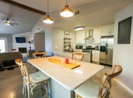 5 minute walk to the gulf course，位于圣安东尼奥的乡村别墅