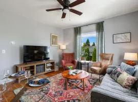 King Bed, Near DT and Best Restaurants, Pets OK!