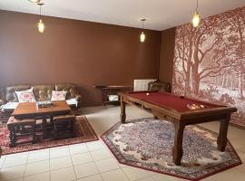 Gîte de Groupe jusqu'à 36 Pers., Jardin et Wifi - FR-1-489-603，位于Dornes的酒店