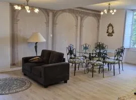 Gîte paisible dans château avec jardin, climatisation - FR-1-489-604