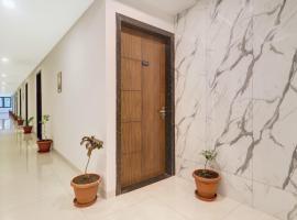 Hotel O S Grand Bolarum，位于Hakīmpet的酒店