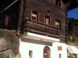 En Anniviers, chalet cosy au centre du village de Saint Jean