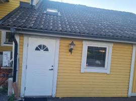 Liten lägenhet i Smedby, Norrköping，位于诺尔雪平的酒店