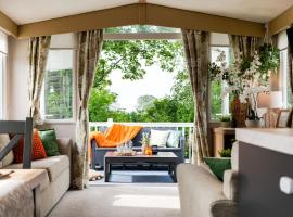 3 Bedroom Luxury Caravan，位于塞顿港的酒店