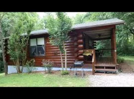 Cozy Cabin Retreat Close to Rivers and Lakes in Eureka Springs, Arkansas