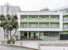 欧罗莫尼斯酒店，位于莫尼兹港的酒店