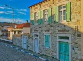 MINIQ HOMES 105 - Garden Cinema, BBQ, Foça Center 2BR Stone Home