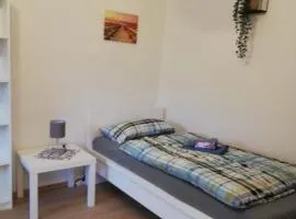 Gemütliche Altbauwohnungen mit Einzelzimmern und Parkplatz direkt am Haus!