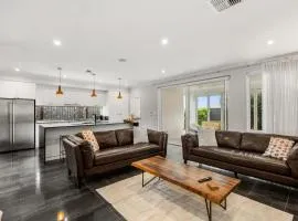 3BR Beach House, Walk to Beach & Shops