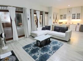 Vila Kuntum Bogor- 3BR Cozy House dekat Kuntum Farmfield，位于Ciawi的酒店