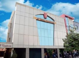 Hotel Vrandavan，位于那格浦尔巴巴萨海布·阿姆倍伽尔博士国际机场 - NAG附近的酒店