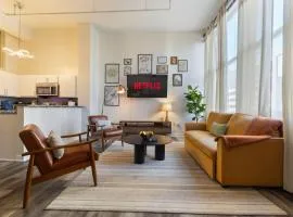 Indy Urban Nest - Sleeps 8 - Skywalk Access - Convention Center - Stadium