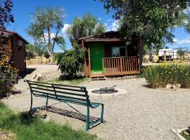 Cozy Cabin in Escalante, Utah - Amazing Glamping Spot for Exploring Canyons and National Parks，位于埃斯卡兰特的酒店