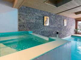 阿尔卑酒店，位于拉克吕萨的带按摩浴缸的酒店