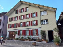 Flowerpot Apartment，位于Unterseen的酒店
