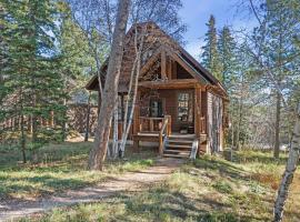 4 bedroom Cabin In Black Hills with Hot tub and Heated Pool，位于利德的酒店