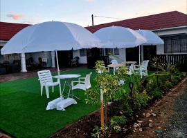 Shado's residence self catering cotages，位于Serowe的酒店