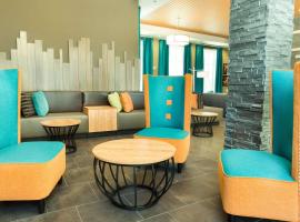 Heritage Inn & Suites San Antonio Airport, Trademark Wyndham，位于圣安东尼奥的带热水浴缸的酒店