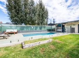 Under the Grapevines with Pool & BBQ