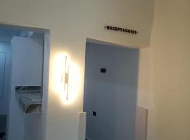 Divine Villa and Resort Guest House PLOT 35 Umuezeukwu Road, Oboro, Ikwuano LGA, Umuahia Abia State Nigeria，位于Ohokobe Ndume的酒店