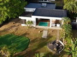 Heaven Retreat with Minigolf, pool, fire pit, BBQ