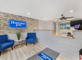 Rodeway Inn Lyons - La Grange，位于莱昂斯的酒店