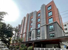 Hotel Silver Cle Hitech City Madhapur，位于海得拉巴的酒店