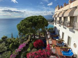 贝尔索基欧诺酒店，位于陶尔米纳的酒店