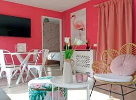 Delightful tropical retreat close to the sea