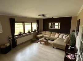 Stilvolle Wohnung im Zweifamilienhaus mit Feldrandlage und zentraler Lage