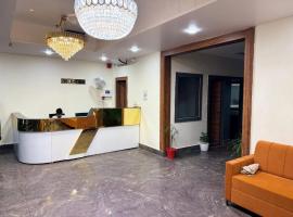 Hotel Grand Lucent Mathura-Vrindavan，位于Gokul的酒店