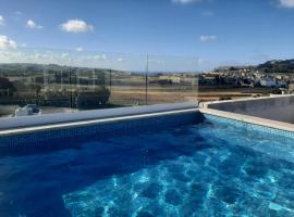 Sunsets Duplex Penthouse Gozo，位于Kerċem的酒店