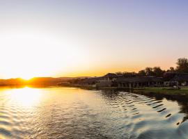 Kambaku II Boat Safaris & Lodge，位于帕拉博鲁瓦的酒店