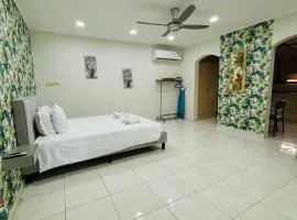 Vibrant Studio Near the Beach