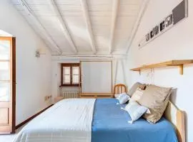 Casa Isolina-Historic Stone House with Balcony