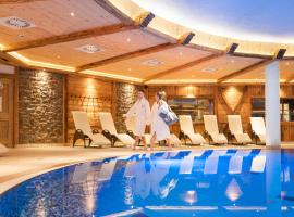 Landhaus Leopoldhof，位于圣沃尔夫冈的带泳池的酒店