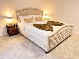 Cozy and Spacious Suite in a Pet and Smoke free Home - Self checkin Anytime - Private Ensuit Bath - King Bed - Ultra Fast Wifi - Free Parking - Smart TV