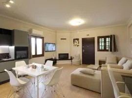 Avlos Luxury Home-NEW! 5 Min to Ctr