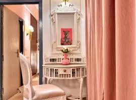 Paris Style Luxe Apartment In The Heart Of Noida
