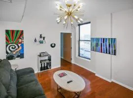 Exquisite Top Floor Condo in Downtown Indianapolis with King Bed