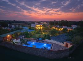 Ranthambore Nature Camp Resort，位于萨瓦伊马多普尔的豪华帐篷