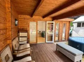 Lodge near Bath for relaxing getaway with Hot tub