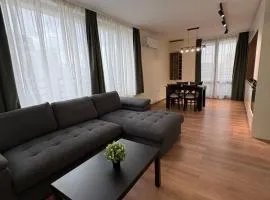 New Urban Stay Airport city center metro access