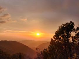 Aanandham Garden Glory-Mountain View-Centrally heated，位于Shogi的酒店